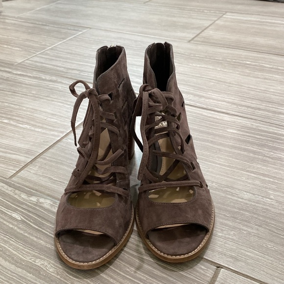 Vince Camuto Tressa lace up heeled sandal stone taupe - Picture 4 of 8